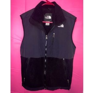 Like new Women’s North face vest
